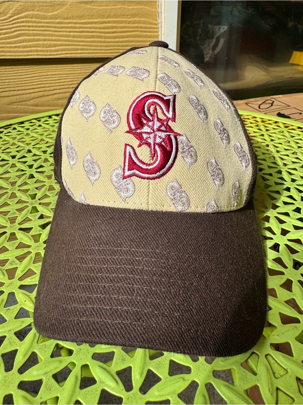 Women's Two-Tone Baseball Cap with Red Embroidered 'S' Accent - Beige & Brown